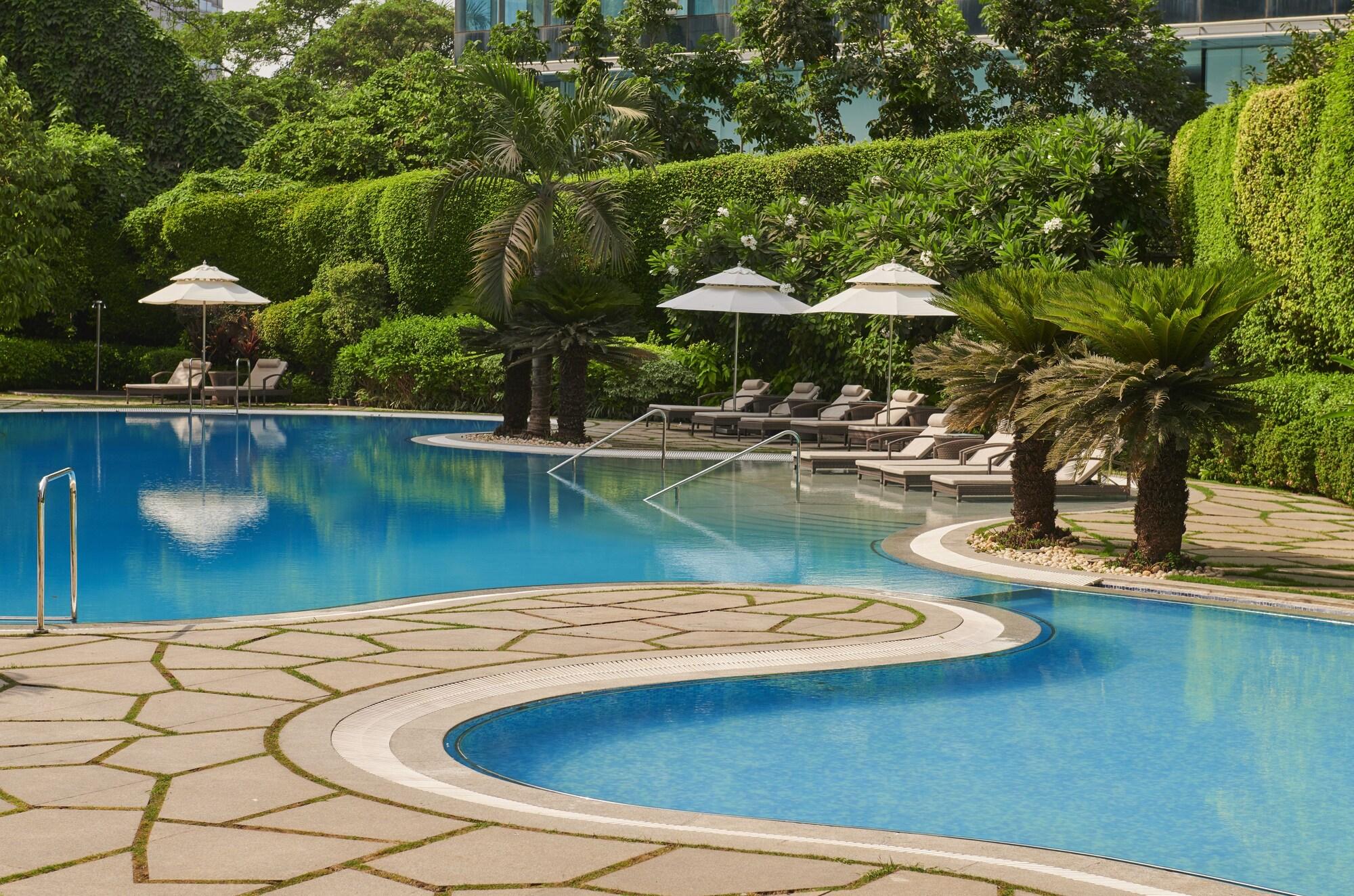 Hyatt Regency Mumbai International Airport Ξενοδοχείο Εξωτερικό φωτογραφία The swimming pool at the hotel