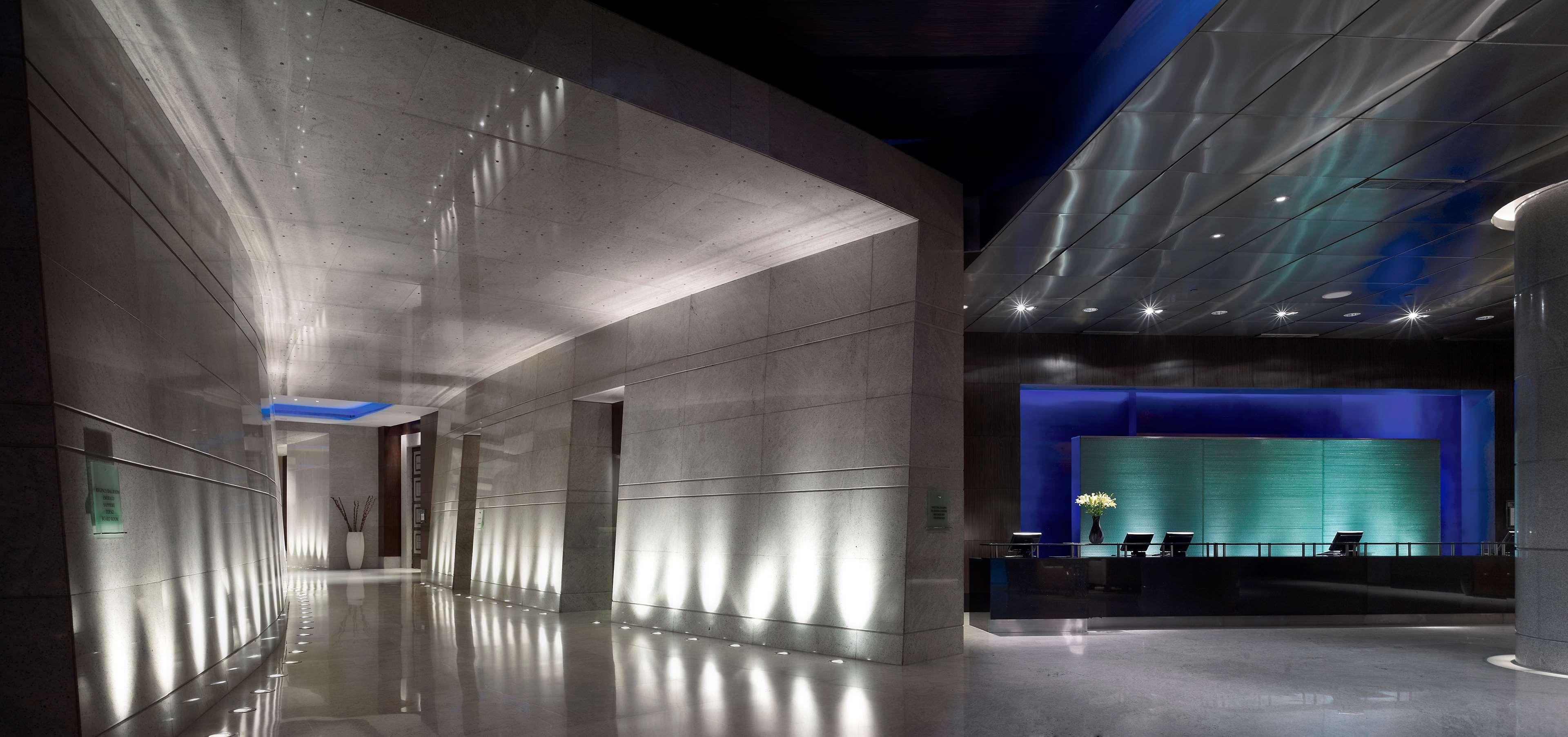 Hyatt Regency Mumbai International Airport Ξενοδοχείο Εξωτερικό φωτογραφία The interior of the hotel