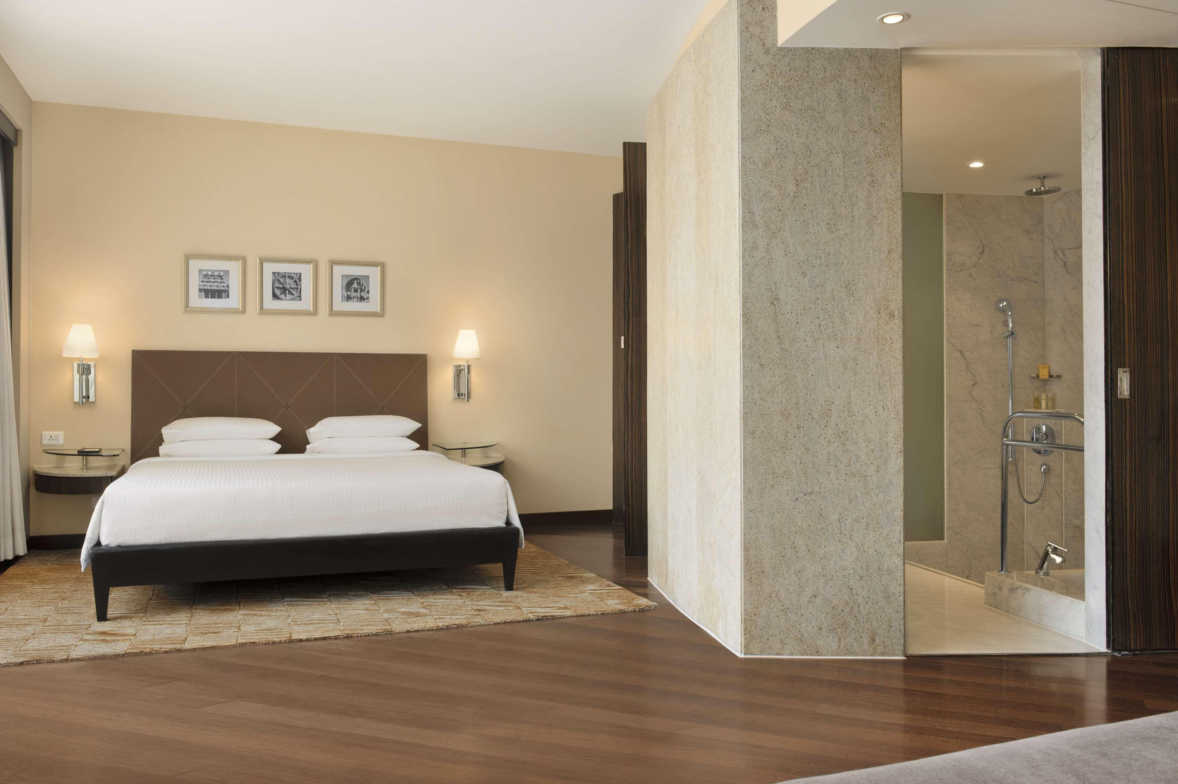 Hyatt Regency Mumbai International Airport Ξενοδοχείο Εξωτερικό φωτογραφία A bedroom at the hotel