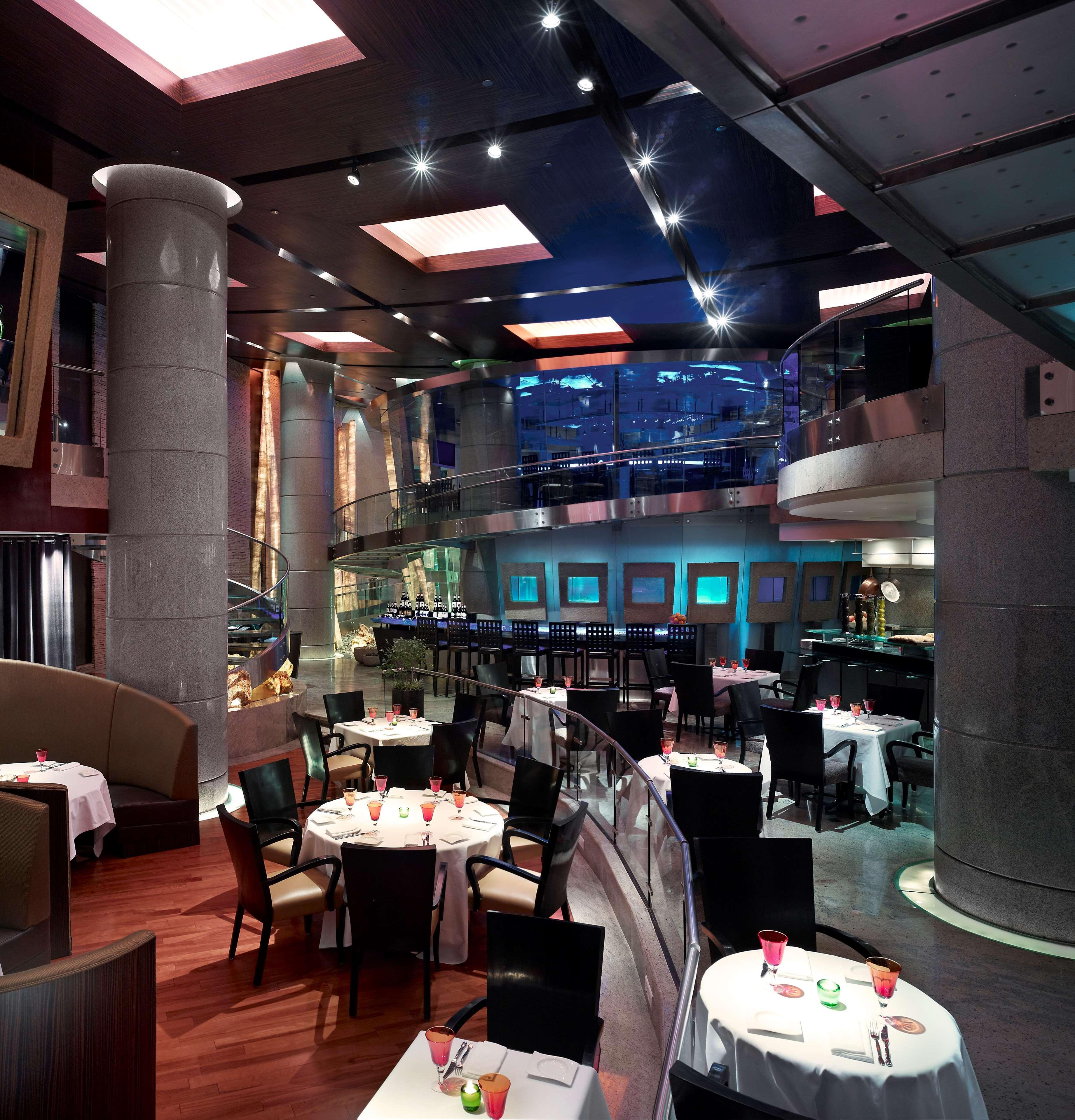 Hyatt Regency Mumbai International Airport Ξενοδοχείο Εξωτερικό φωτογραφία The interior of the restaurant