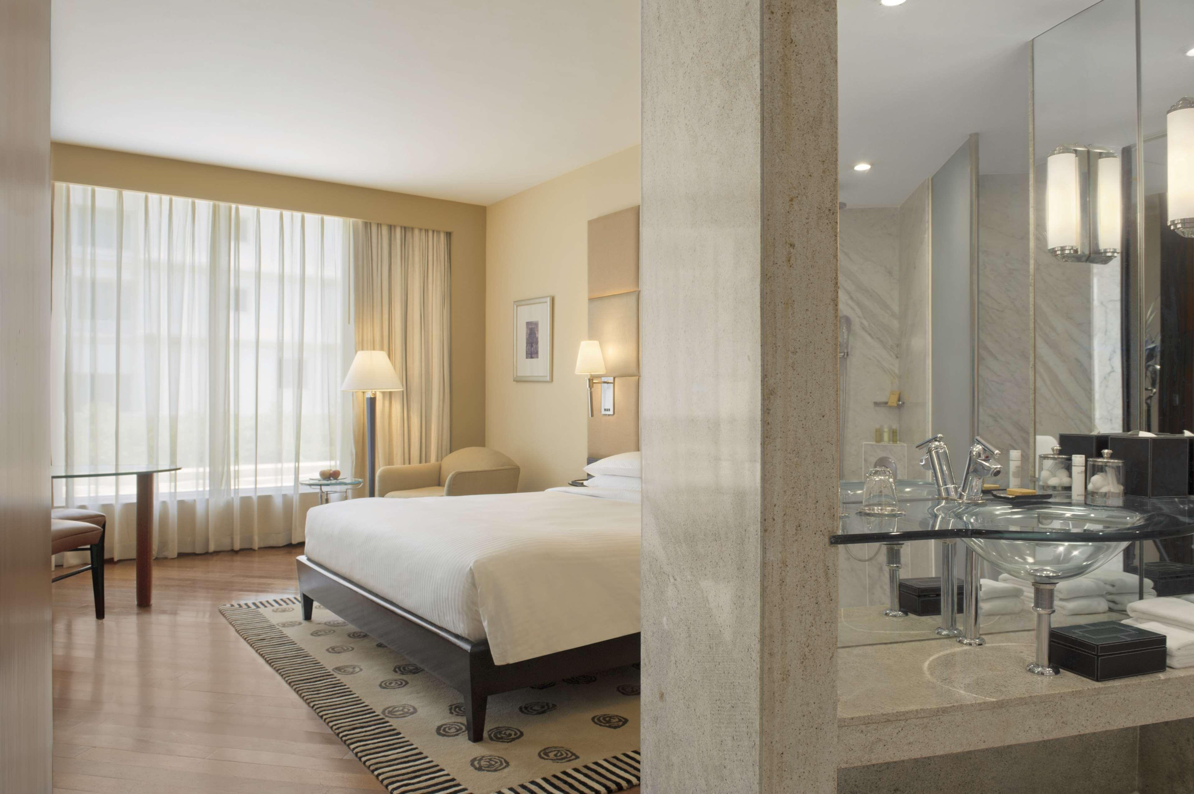 Hyatt Regency Mumbai International Airport Ξενοδοχείο Εξωτερικό φωτογραφία A room at the hotel
