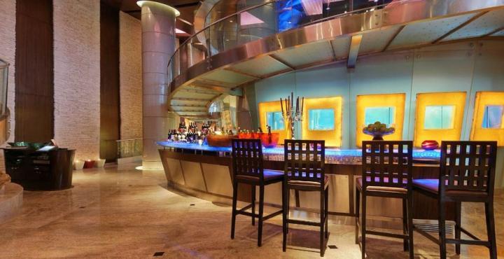 Hyatt Regency Mumbai International Airport Ξενοδοχείο Εξωτερικό φωτογραφία The bar at the lobby