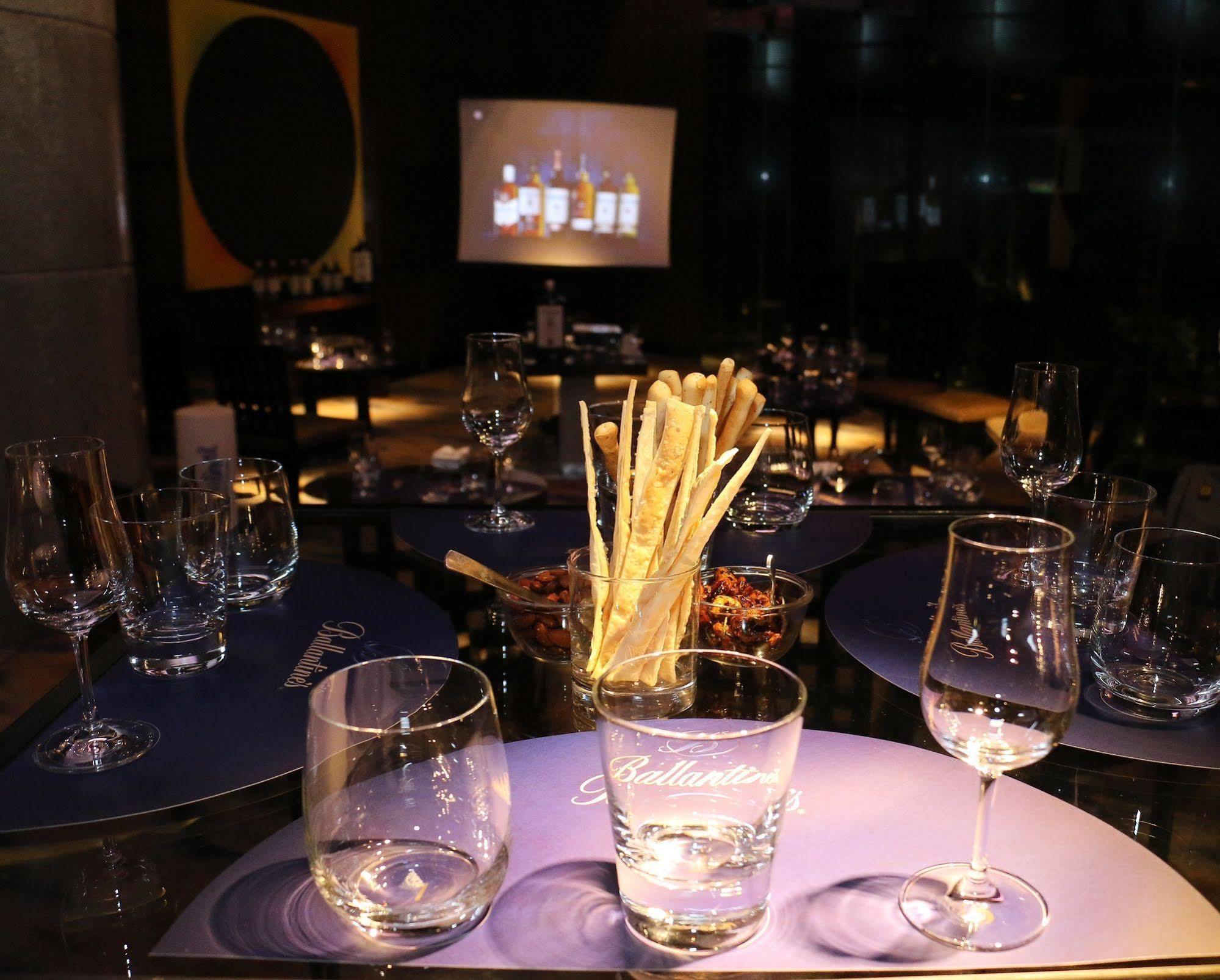 Hyatt Regency Mumbai International Airport Ξενοδοχείο Εξωτερικό φωτογραφία A blind tasting session