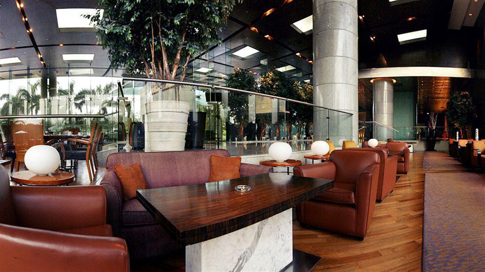 Hyatt Regency Mumbai International Airport Ξενοδοχείο Εξωτερικό φωτογραφία The interior of the lounge